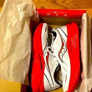 Saucony Mens Endorphin Speed 3 size 10.5